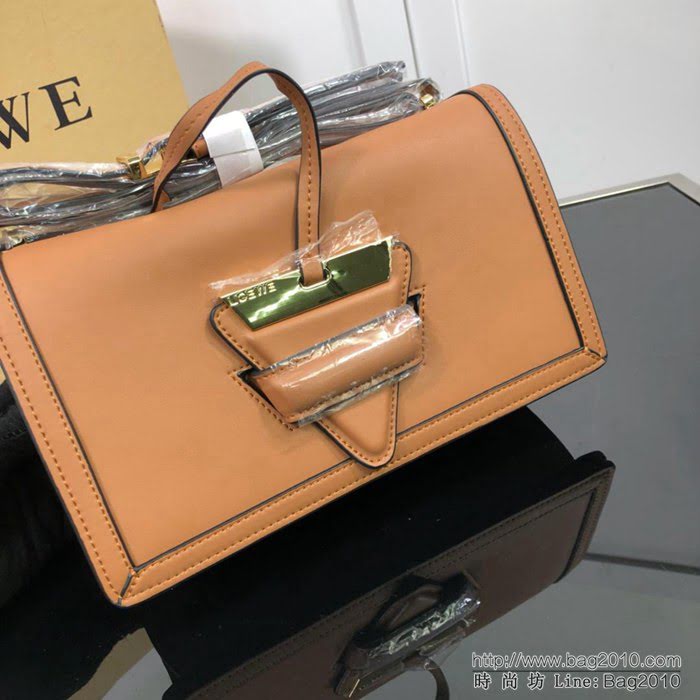 LOEWE羅意威 原單品質 Barcelona三角包 L01582016 最新概念款 牛皮肩背斜挎包  jdl1147